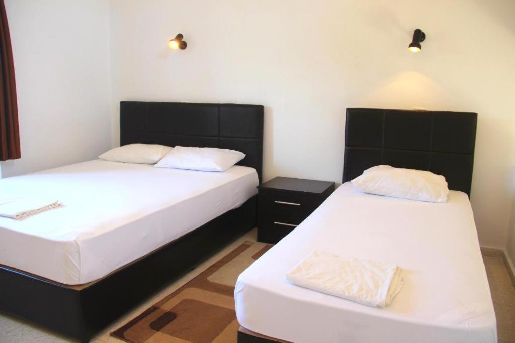 Bare Hill Holiday Apartments Krini Rum bild
