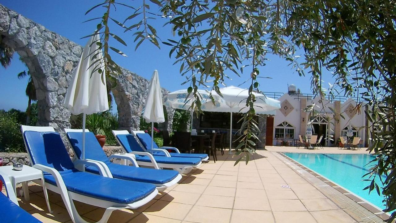 Bare Hill Holiday Apartments Krini Exteriör bild